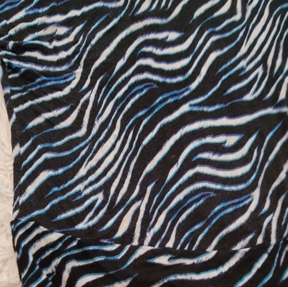 Blue black zebra top - Picture 2 of 7